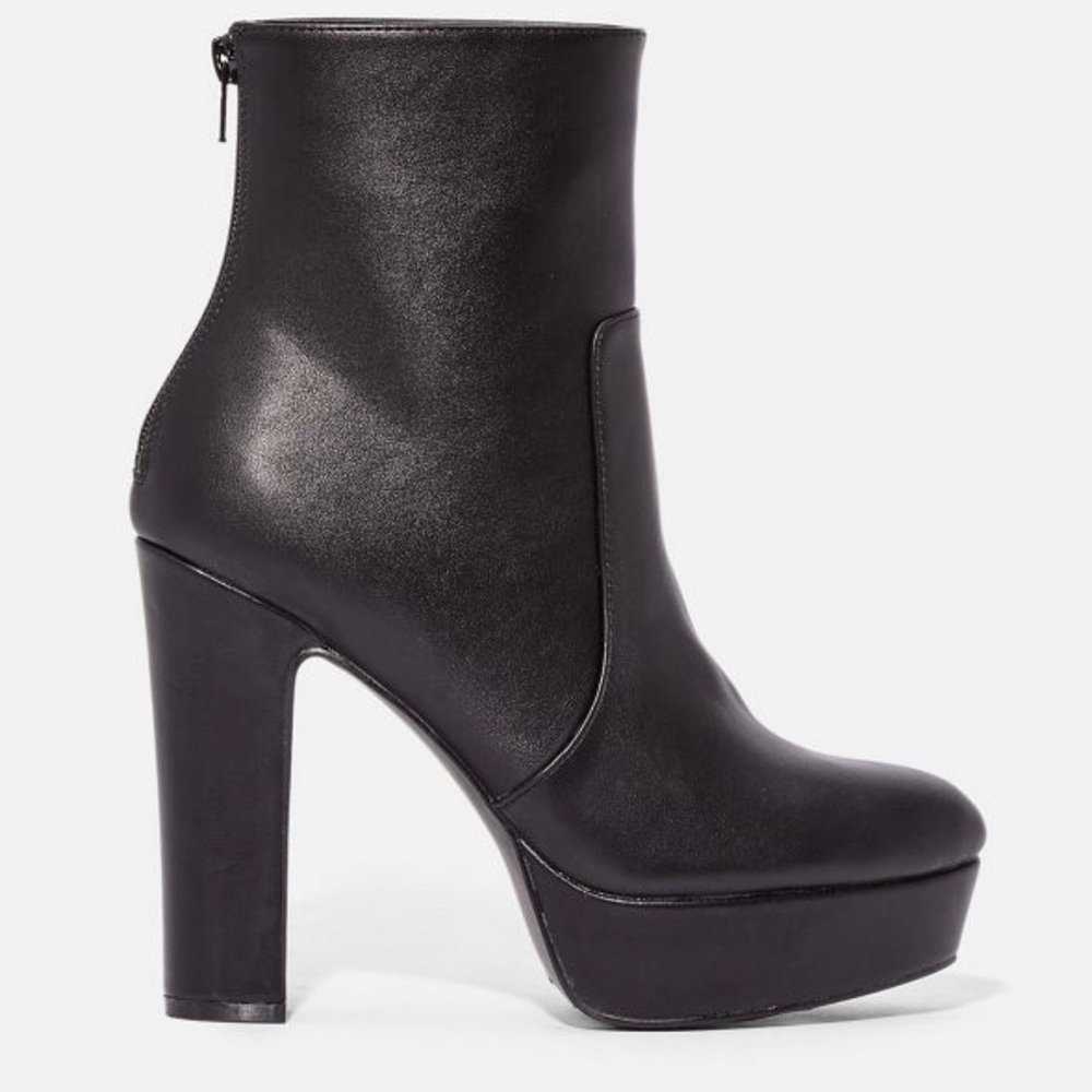 Pleda. Platform boots